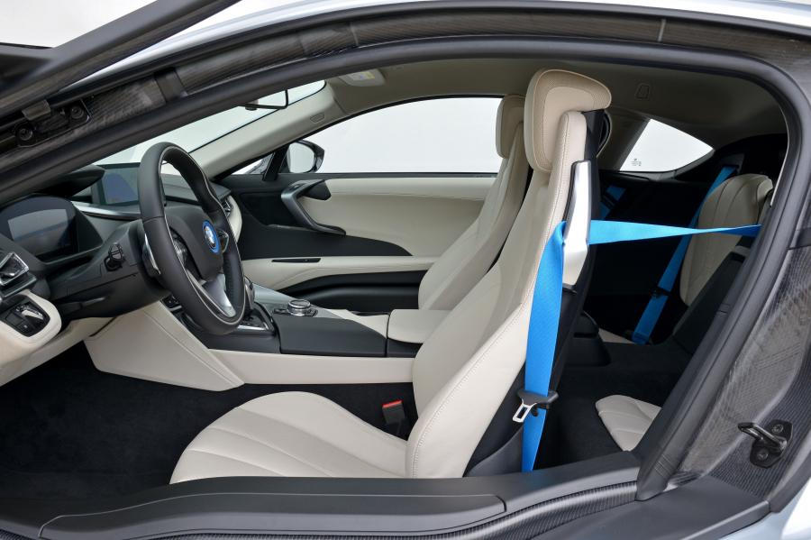  BMW i8 2014 года  (фото 99 из 180)